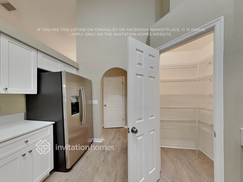 Building Photo - 1688 Sweetwater W Cir