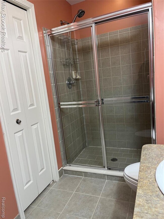 Building Photo - 3255 Camden Dr