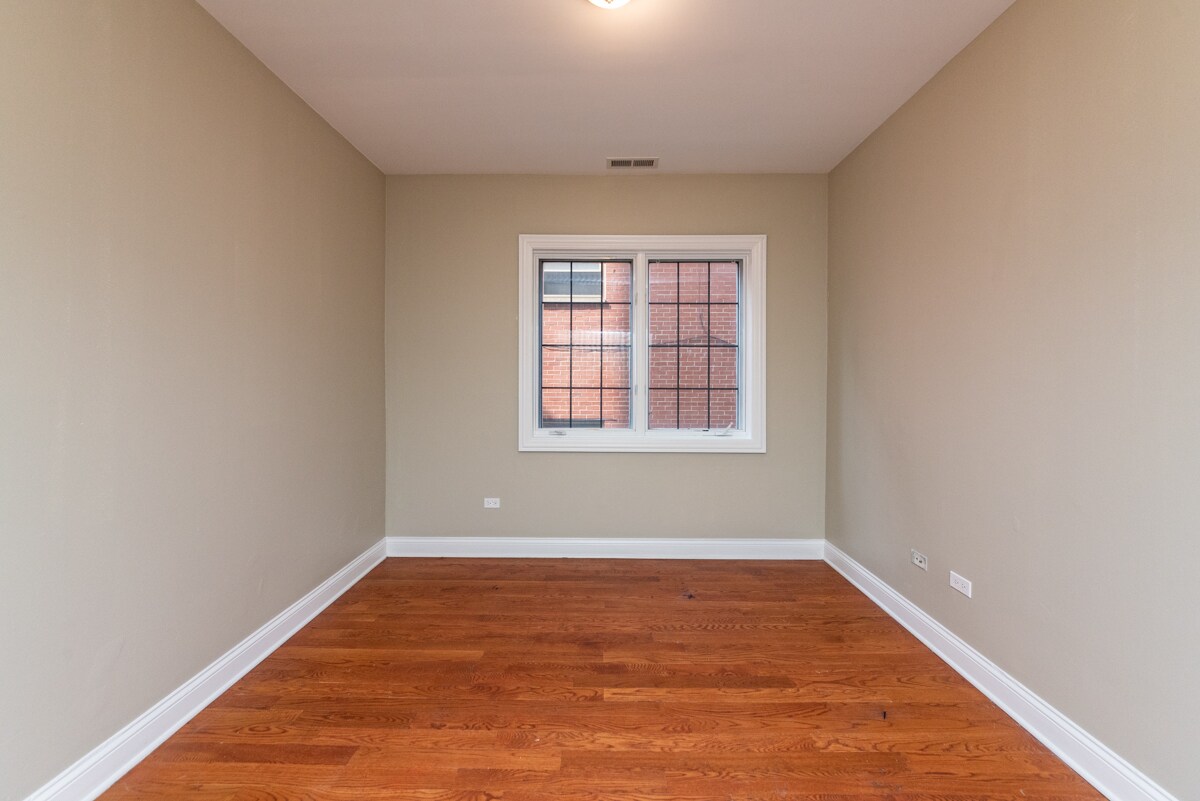 Building Photo - 6217 S Kimbark Ave