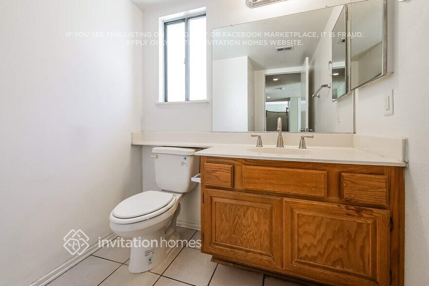 Building Photo - 4546 Grandview Dr