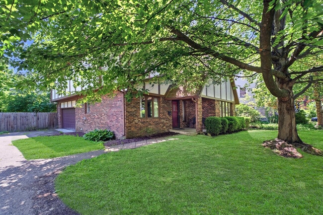 Building Photo - 4 Bedroom Near Butler University!