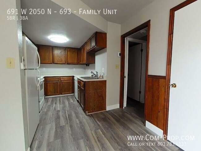Building Photo - 691 W 2050 N