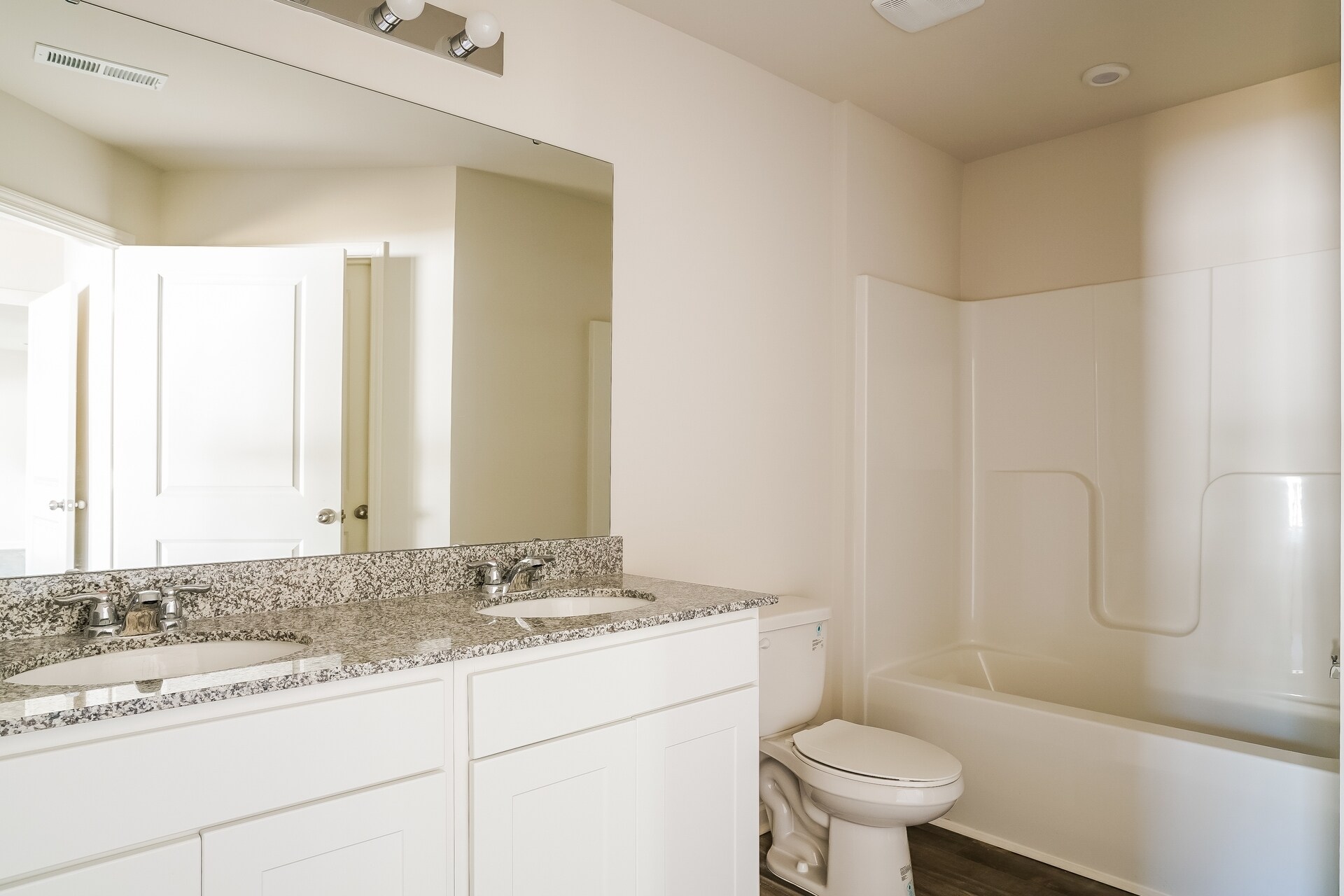 Building Photo - 2498 Provence Dr SE