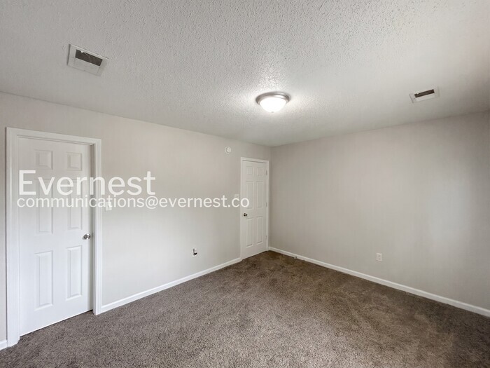 Building Photo - 10721 Ridgefield Dr