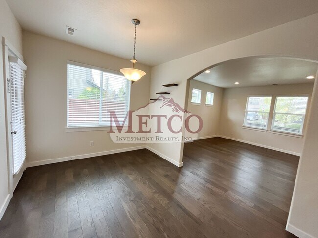 Building Photo - FOR RENT: Beautiful Coburg 3 Bed / 2.5 Bath Craftsman!