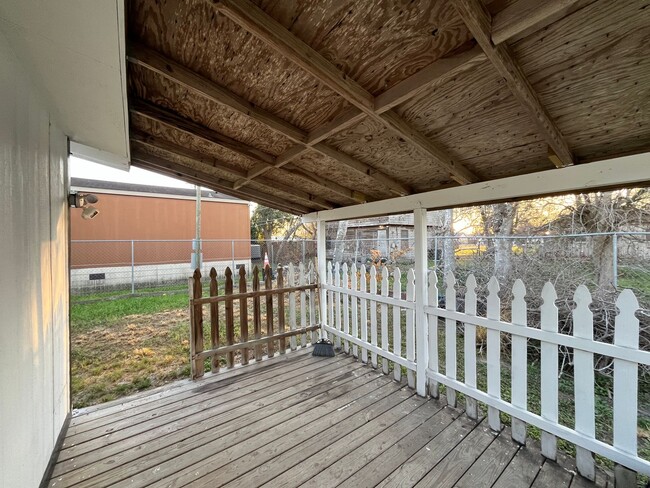 Building Photo - TULOSO MIDWAY WITH WATER AND ELECTRIC INCLUDED!!