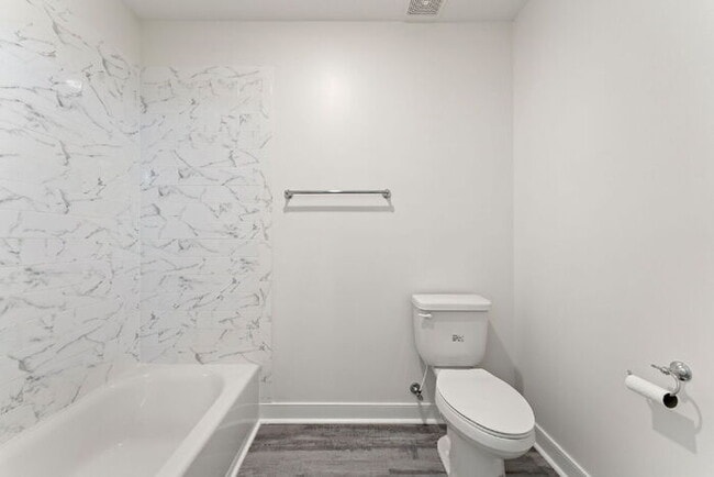 Building Photo - Spacious 5-Bedroom Oasis with 3.5 Baths in...