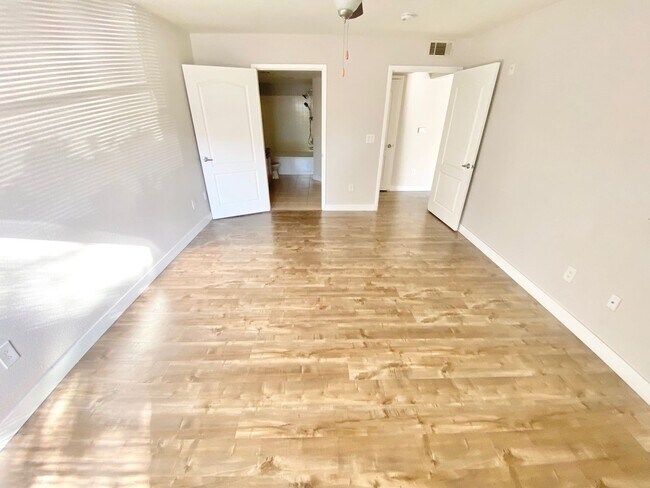 Building Photo - ADORABLE FIRST FLOOR CONDO UNIT 1 BEDROOM / BATH, LOCATED IN A GATED COMMUNITY!
