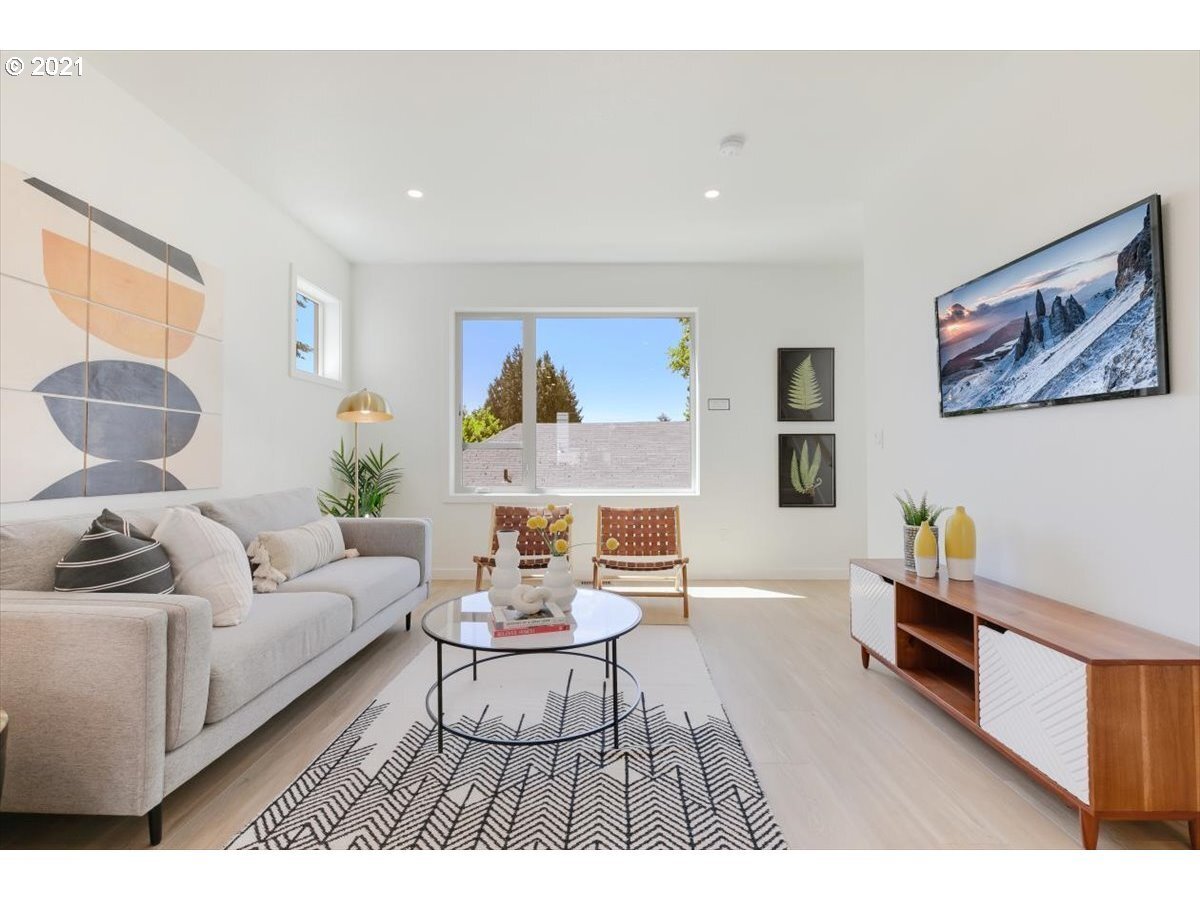 Building Photo - 3958 SE Gladstone St