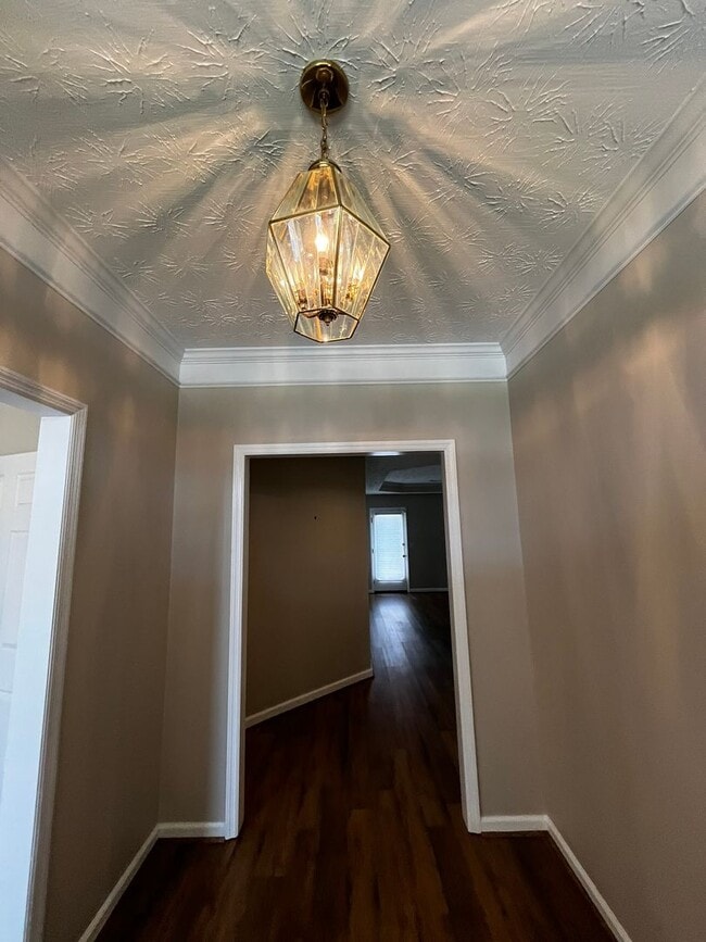 Building Photo - Blending Relaxation & Sophistication to Cr...
