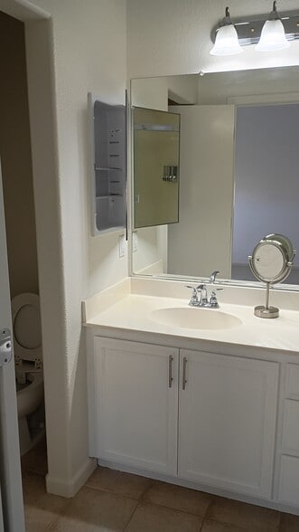 Master bathroom - 1722 Snell Pl