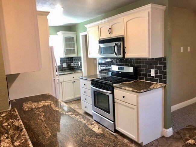 Building Photo - Nice 3 bed, 2 bath home in El Dorado Hills