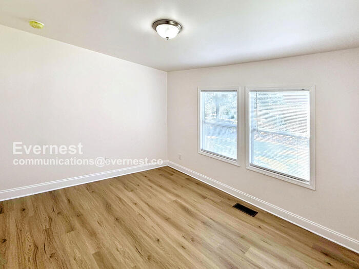 Building Photo - 831 4th Terrace W