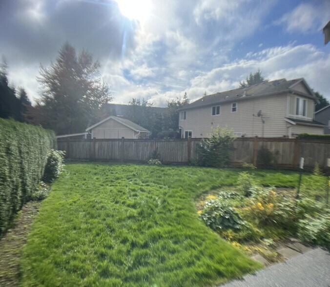 Building Photo - 3621 187th Pl NE