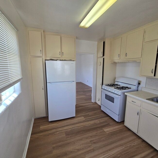 Building Photo - 335 Monroe St NE