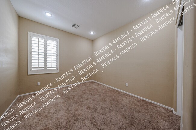 Building Photo - 14977 W Charter Oak Rd
