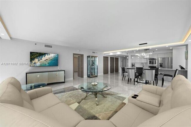 Building Photo - 1830 S Ocean Dr