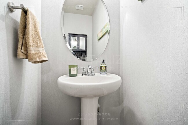 Building Photo - Luxury Living with Private Heated Pool in ...