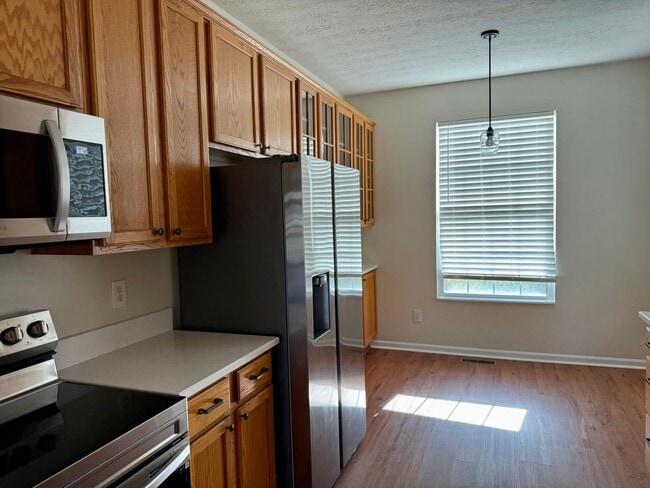 Building Photo - Beautiful 3BR 3BA Townhouse • Updated Kitchen • Deck • 2-Car Garage in Beavercreek