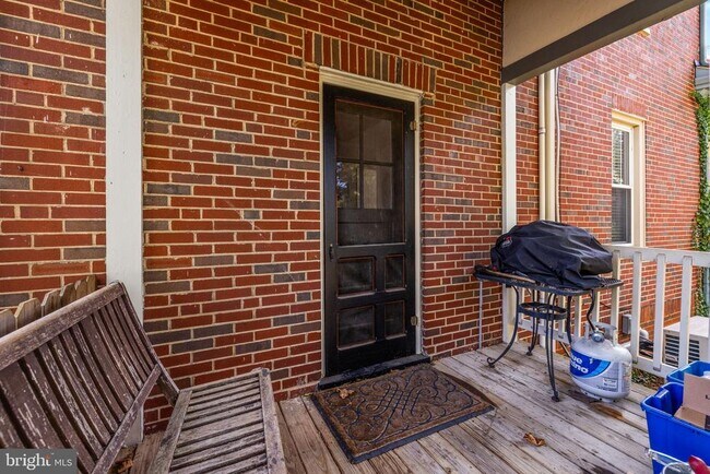 Building Photo - 420 W Cork St