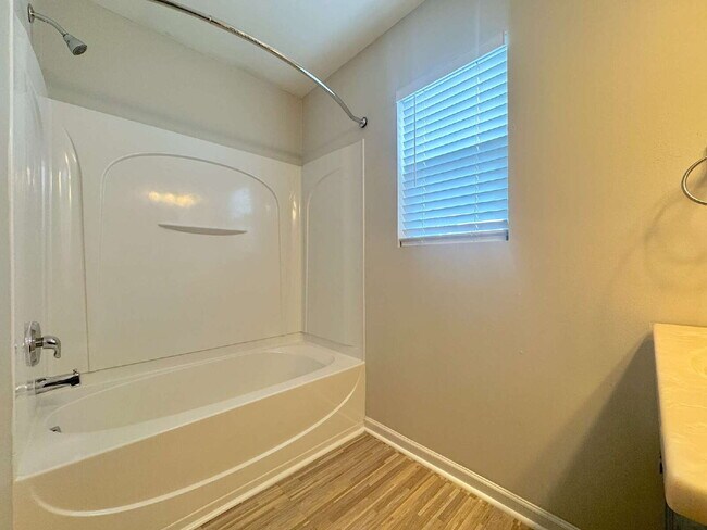 Building Photo - Spacious Three Bedroom Home in Churchill N...