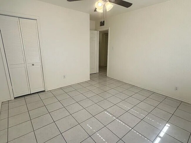 Building Photo - 7221 N 26th Dr