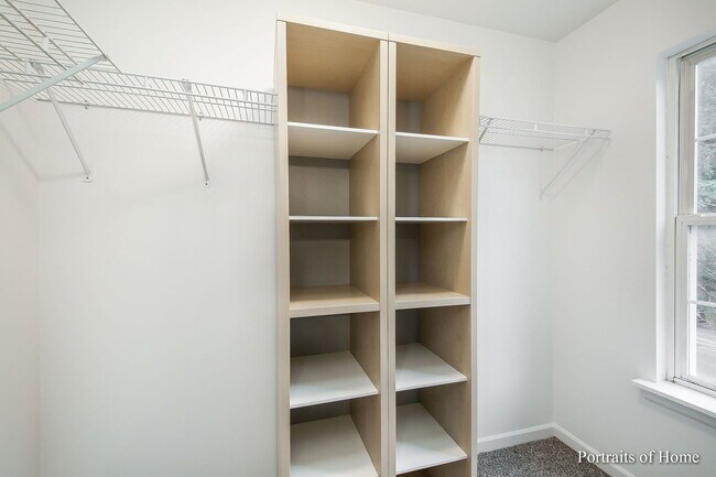 Building Photo - 325 N Loomis St