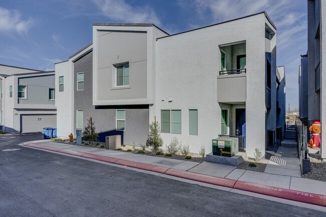 Building Photo - Modern Townhome Living in Henderson’s Historic Water District!