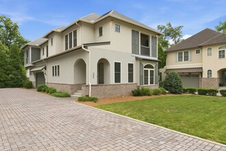 Building Photo - Family Friendly Luxury Home