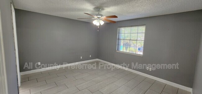 Building Photo - 5901 Aires Ave