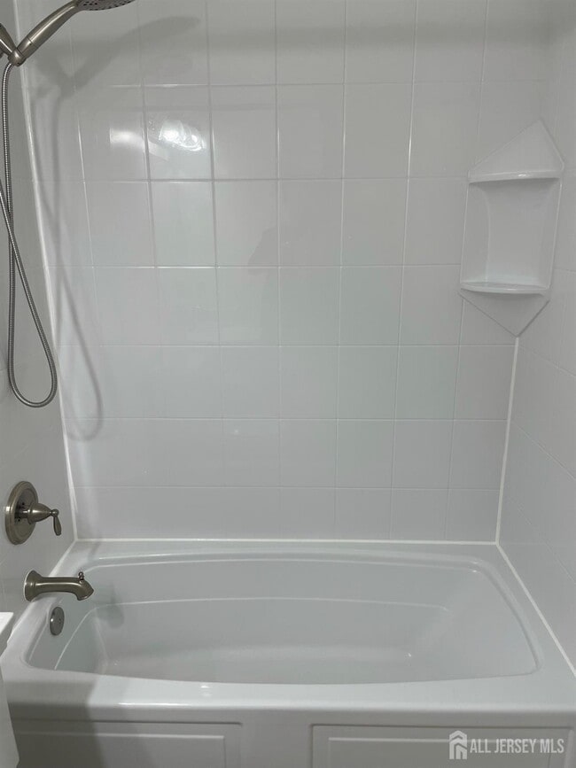 Building Photo - 911 Ravens Crest Dr