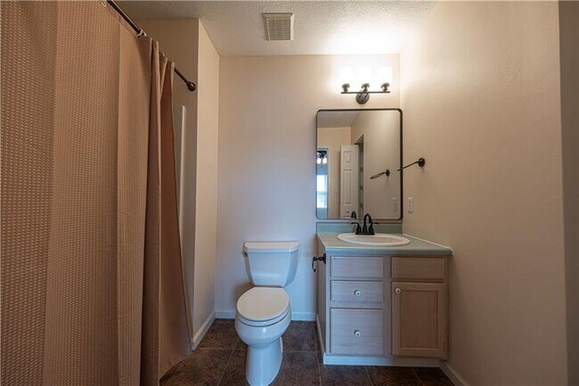 Building Photo - 222 Castle Creek Dr