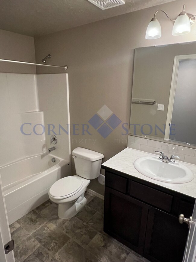 Building Photo - Great Home on Corner Lot!
