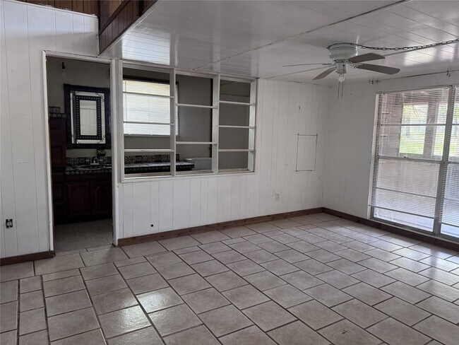 Building Photo - 16477 Piper Ln