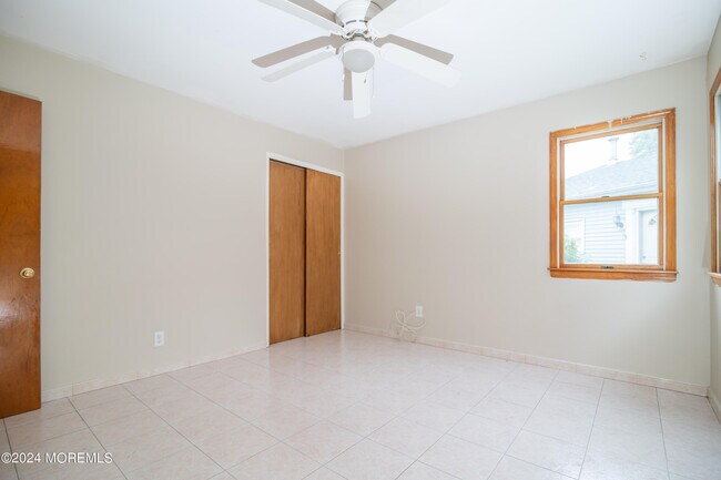 Building Photo - 3 Willowbrook Dr