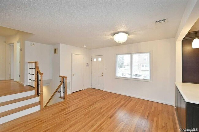 Building Photo - 6 Patricia St