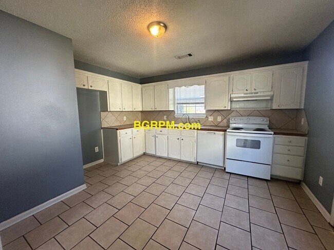Building Photo - 3 BD, 2 BA, Home in Cabot
