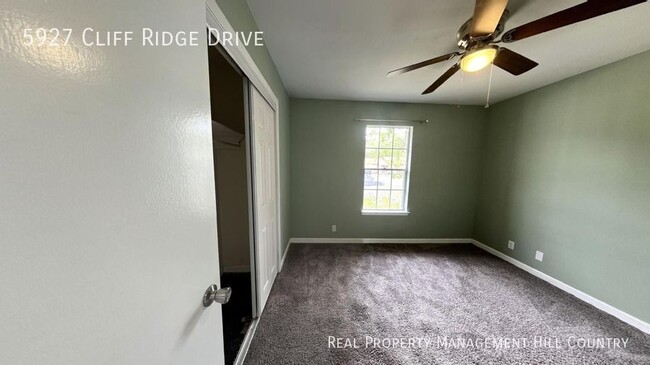 Building Photo - Three bedroom home with covered patio