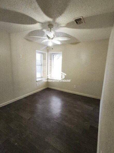 Building Photo - 3835 Brookwind Dr