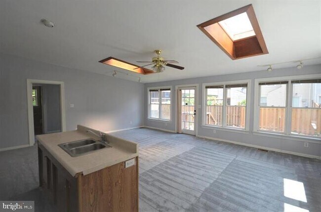 Building Photo - 2400 Arlington Blvd
