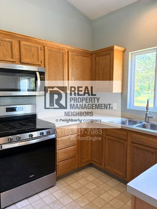 Building Photo - 1636 Northbend Dr NE