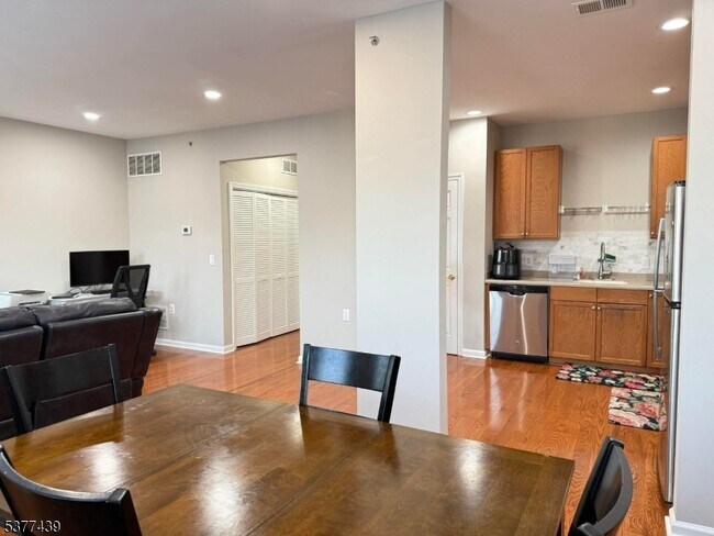 Building Photo - 155 Conover Terrace