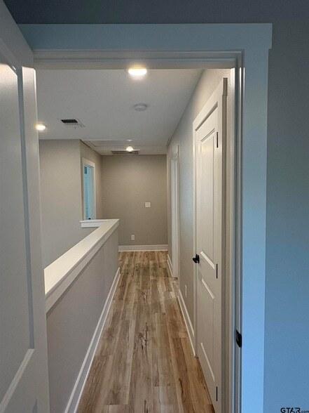 Building Photo - 305 Post Oak Dr