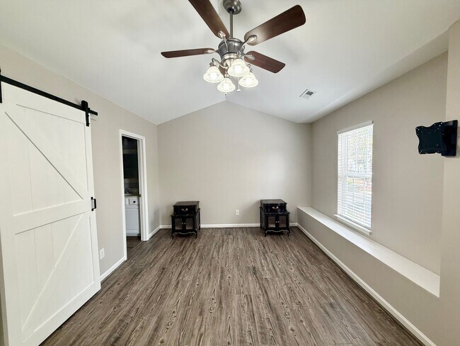 Building Photo - Beautiful 2 Bedroom, 2.5 Bath Townhome in St. Andrews at Stoney Creek – Golf Course Community, Wh...