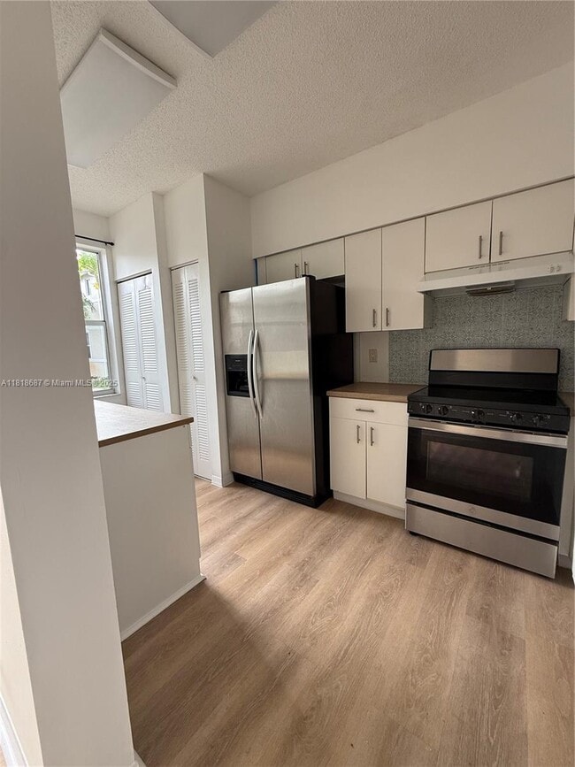 Building Photo - 835 NE 212th Terrace