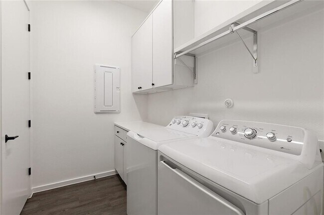 Building Photo - 603 Bissonet Ln