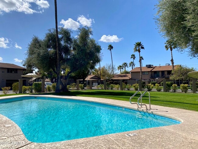 Building Photo - 8529 E Portland St