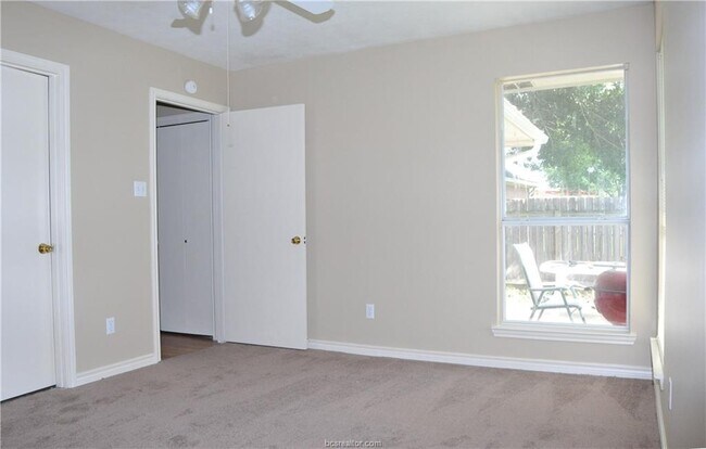 Building Photo - 2417 Carnation Ct