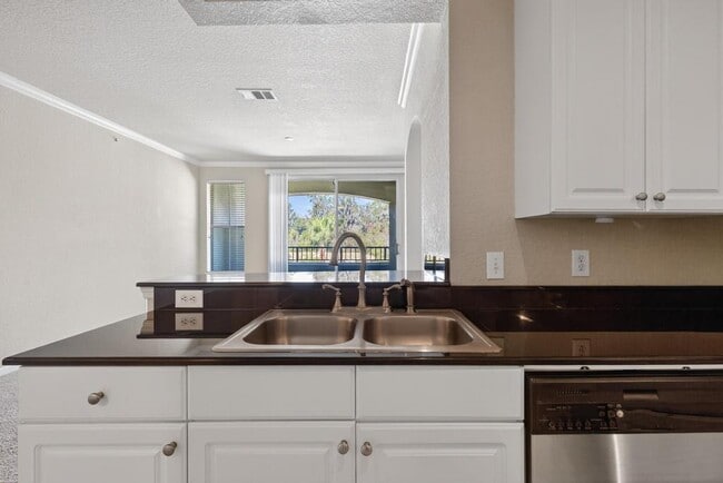 Building Photo - 8539 Gate Pkwy W