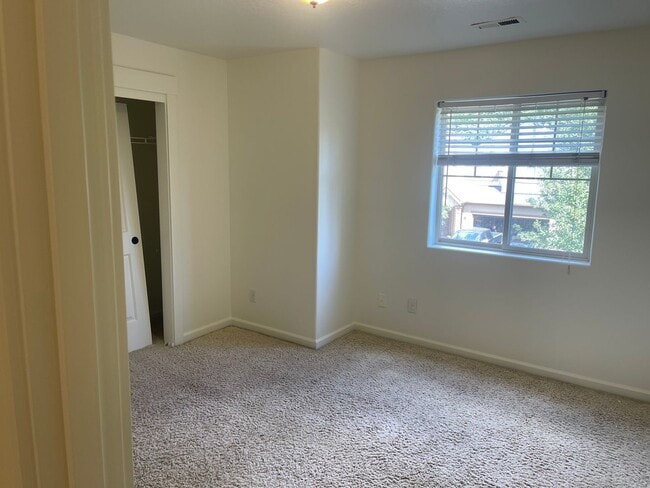 Building Photo - 2722 NE 88th Pl